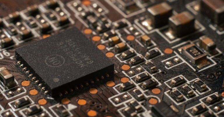 Resolving Silicon Bottlenecks: How Rollplex Supercharges Vision-Language AI Training